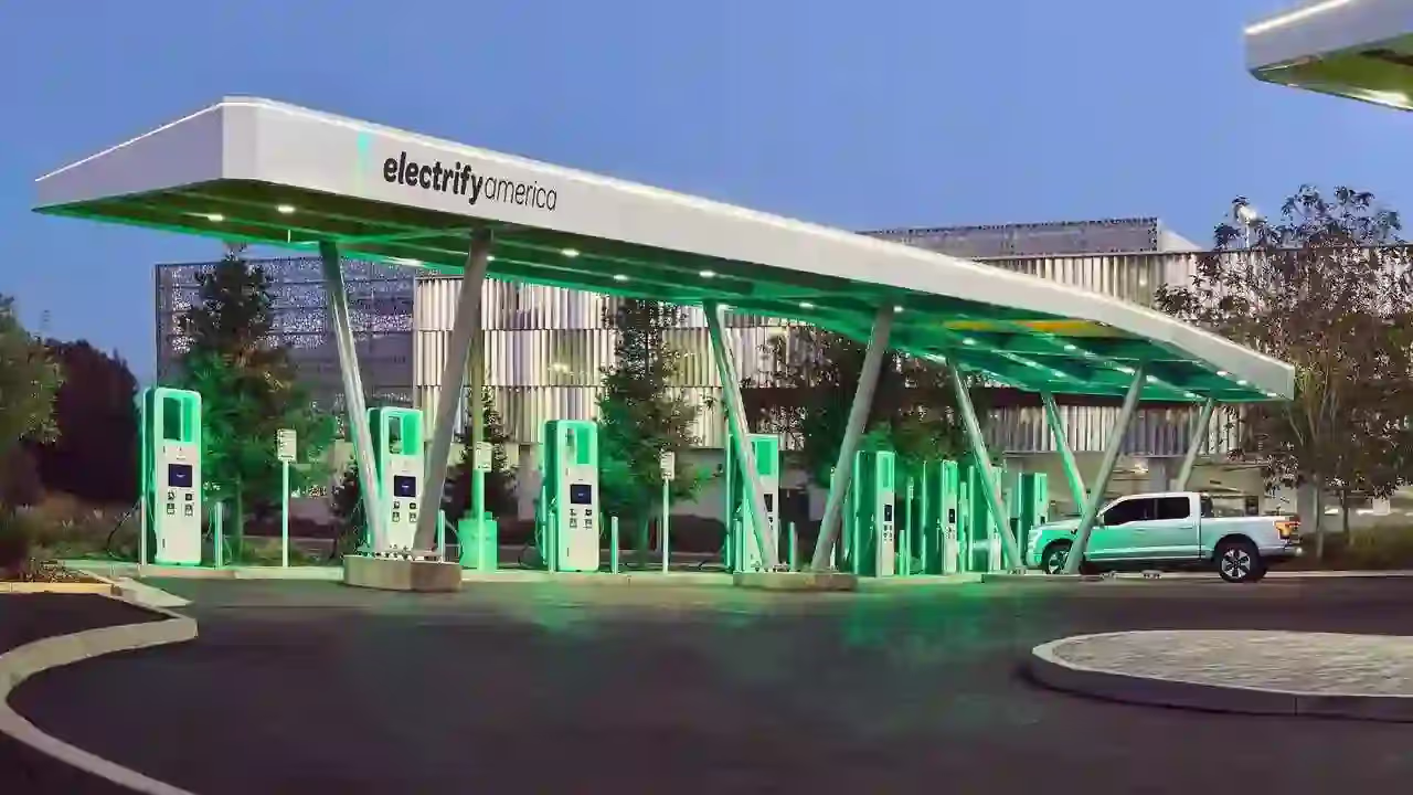 Using EV-Specific Apps Like PlugShare and ChargePoint